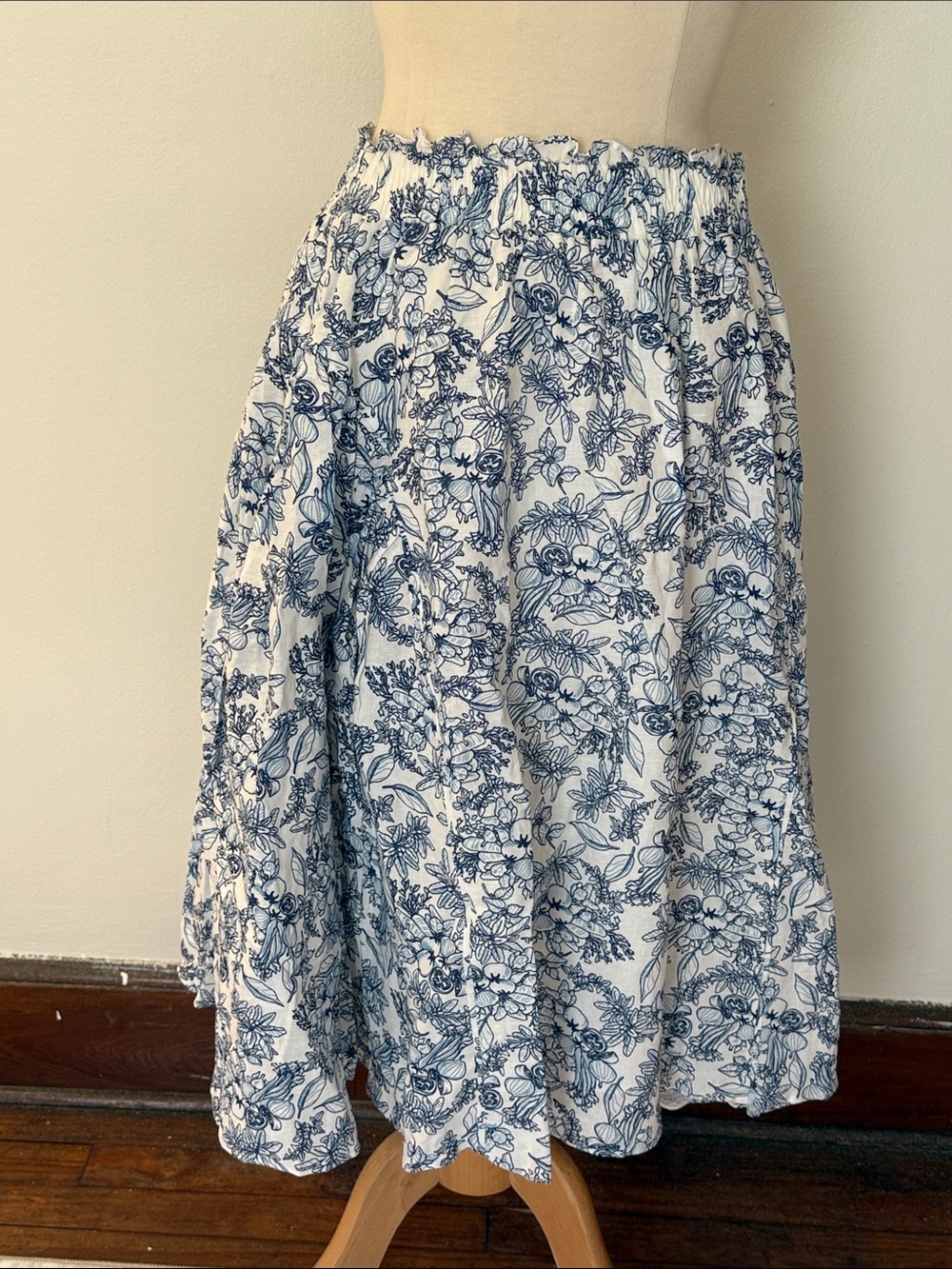Women’s White & Blue Floral Smocked Waist Midi Skirt